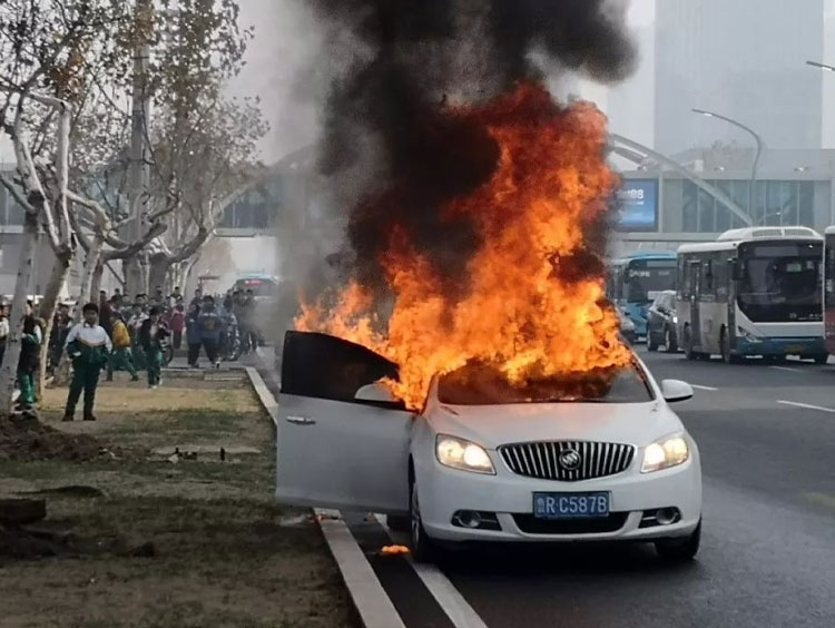 家用汽車著火自救方案